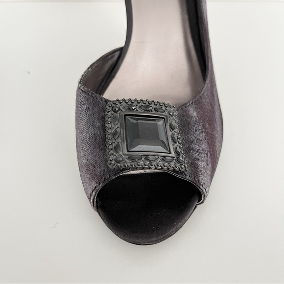 Anne Klein Peep Toe Pumps Heels Size 7 Fabric Gray Plum Evening Elegant Wedding - Picture 7 of 7
